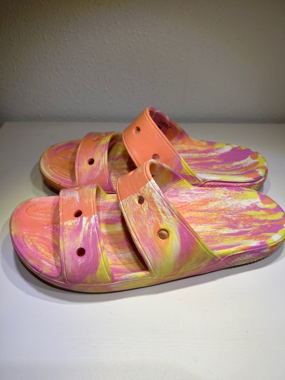 CROCS Classic Slide Sandals in Marbled Papaya |Size 9 - Picture 9 of 14